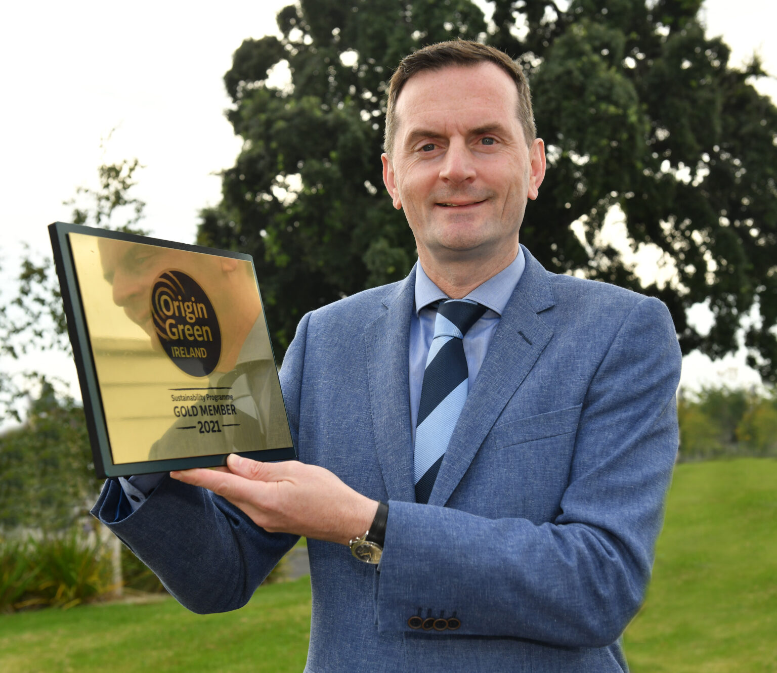 ABP's Kevin Cahill holding Origin Green Gold Member Award